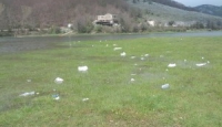 Pasquetta, il day-after: Lago Laceno invaso dai rifiuti